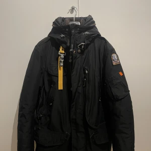 Parajumper jacka storlek L - Storlek L bra skick 