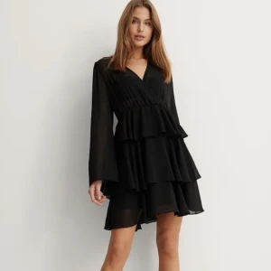 Svart klänning - Jätte fin svart klänning från NA-KD 