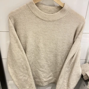 Stickad tröja  - Fin stickad tröja i bra skick 