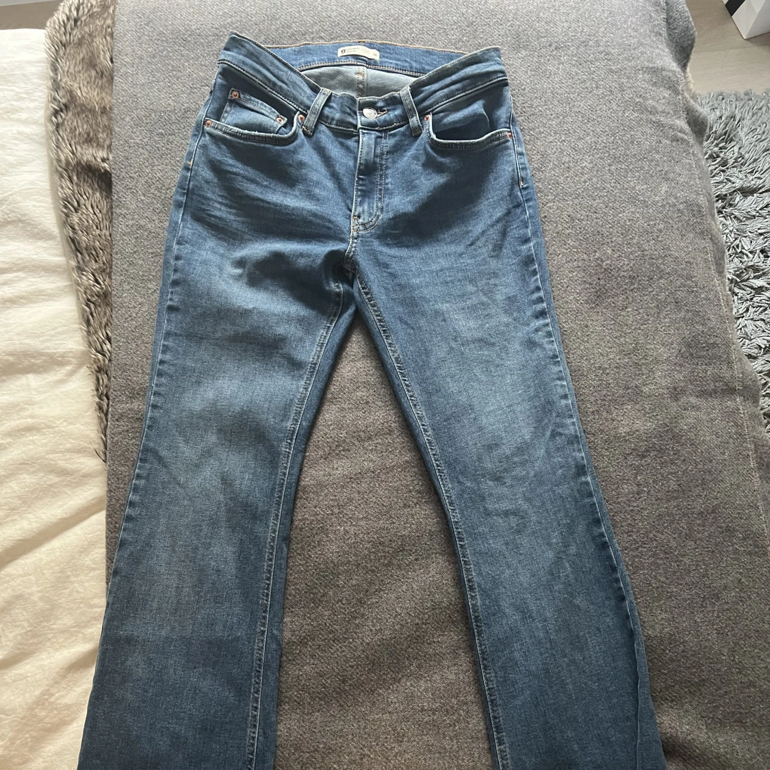 Blåa bootcut jeans - 90