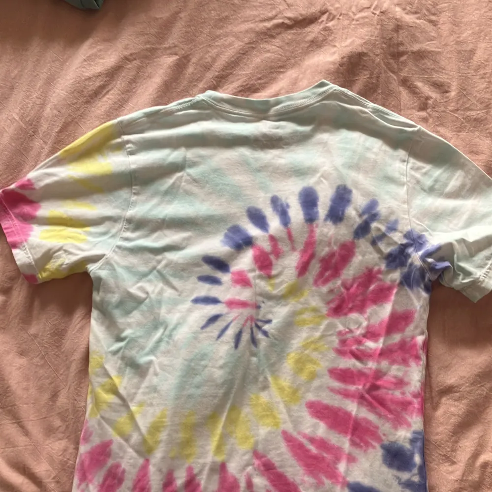 Vans tie dye t-shirt retro 80s neon regular fit. T-shirts.