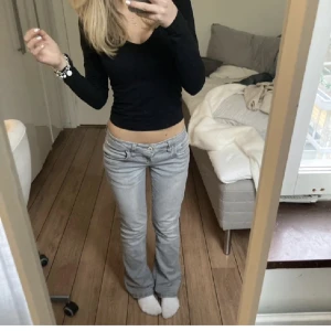 Grå Ltb jeans - Säljer dessa gråa Lågmidjade LTB jeans då de inte kommer till användning längre🥰Direktpris: 900kr