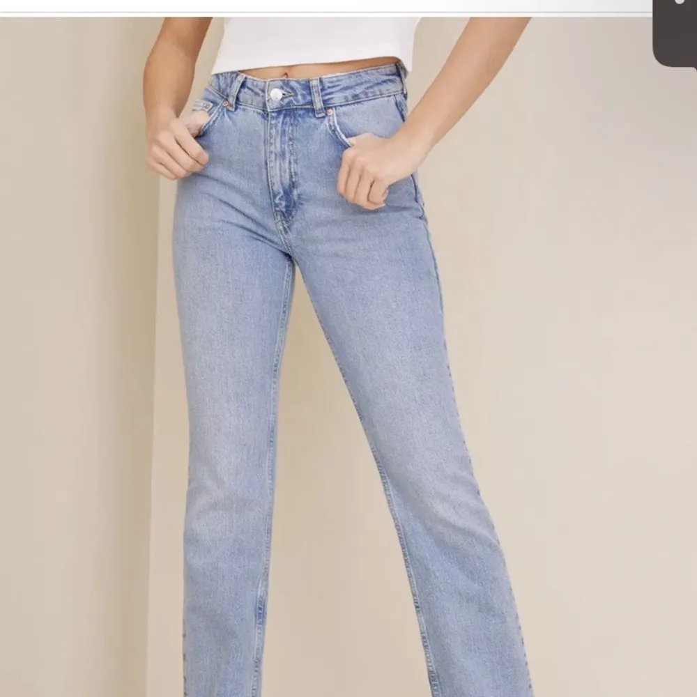 Helt oanvända jeans från Nelly, säljer pga fel storlek. Storlek 40 . Jeans & Byxor.