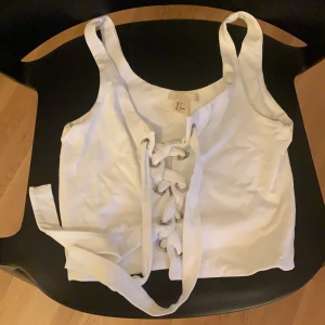 Topp  - Knyt topp i fint skick 