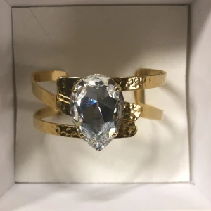 Caroline Svedbom  - Armband från Caroline Svedbom! Endast användt ca 3 ggr ! Nypris 1195 kr ! Står för frakt ! 