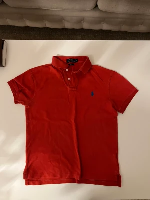 Säljer Ralph Lauren piké - Säljer en piké i storlek S. Gott skick!