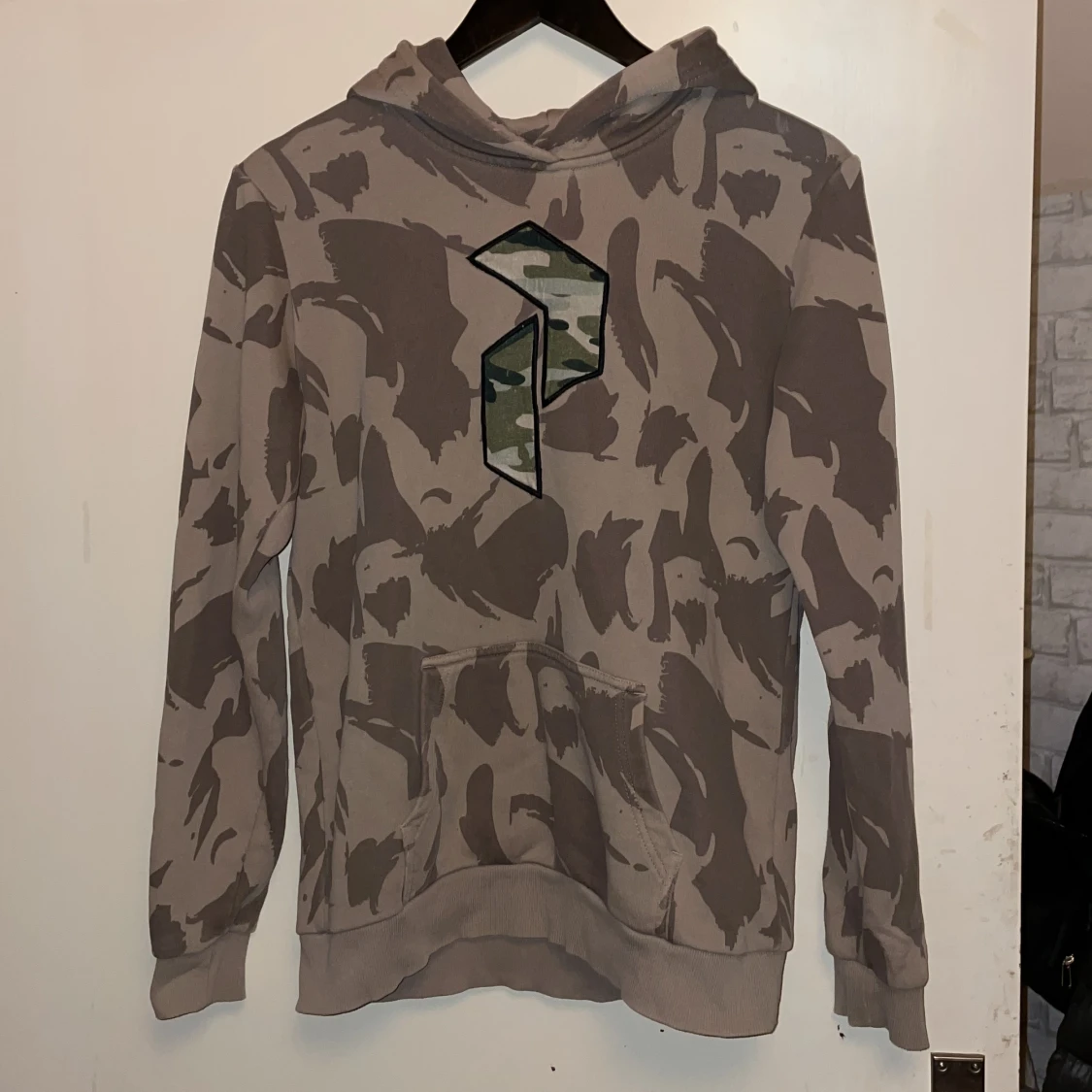 Peak performance strl 170 huvtröja hoodie