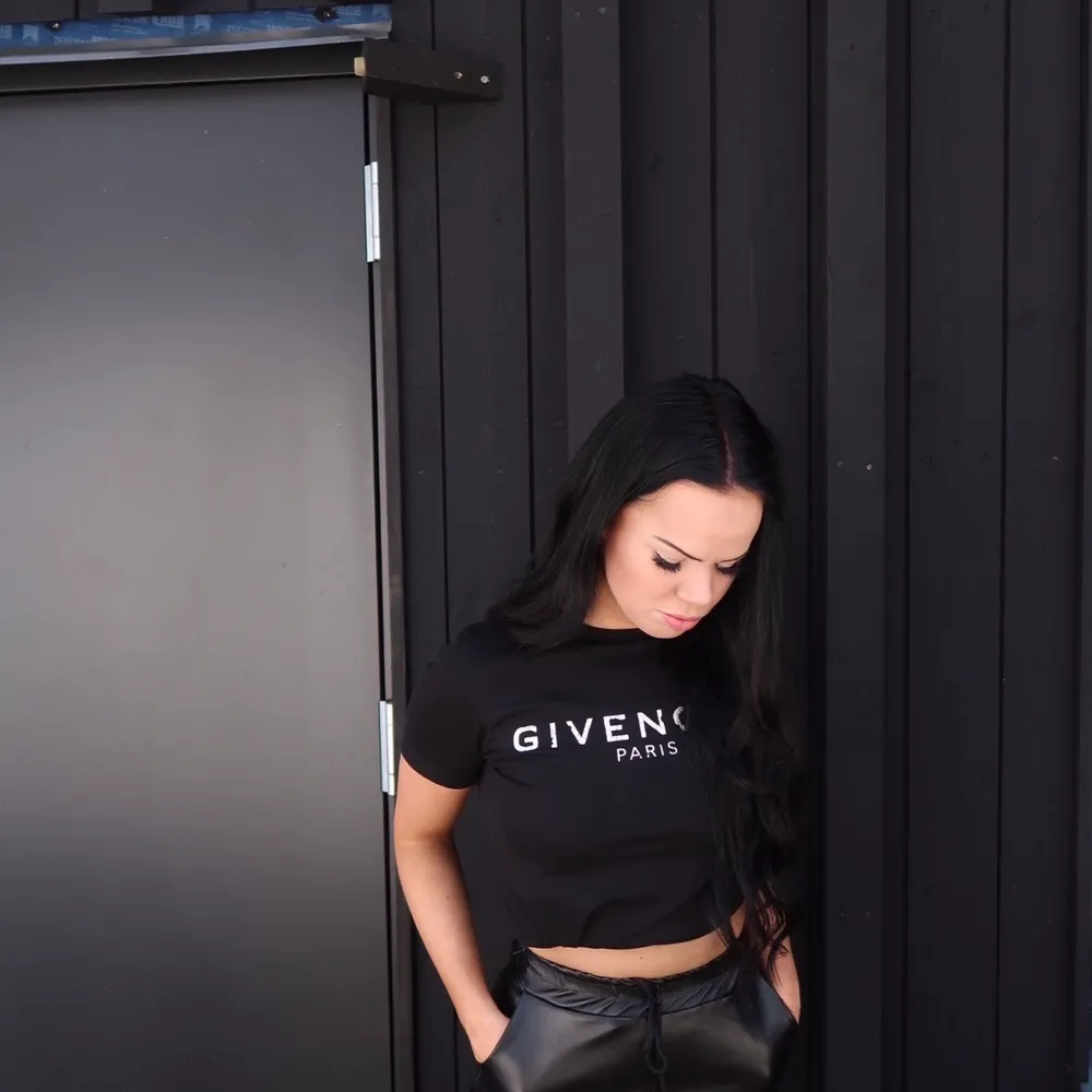 T-shirt från Givenchy. Storlek 12. Passar XXS-XS. Nypris 1600kr. T-shirts.