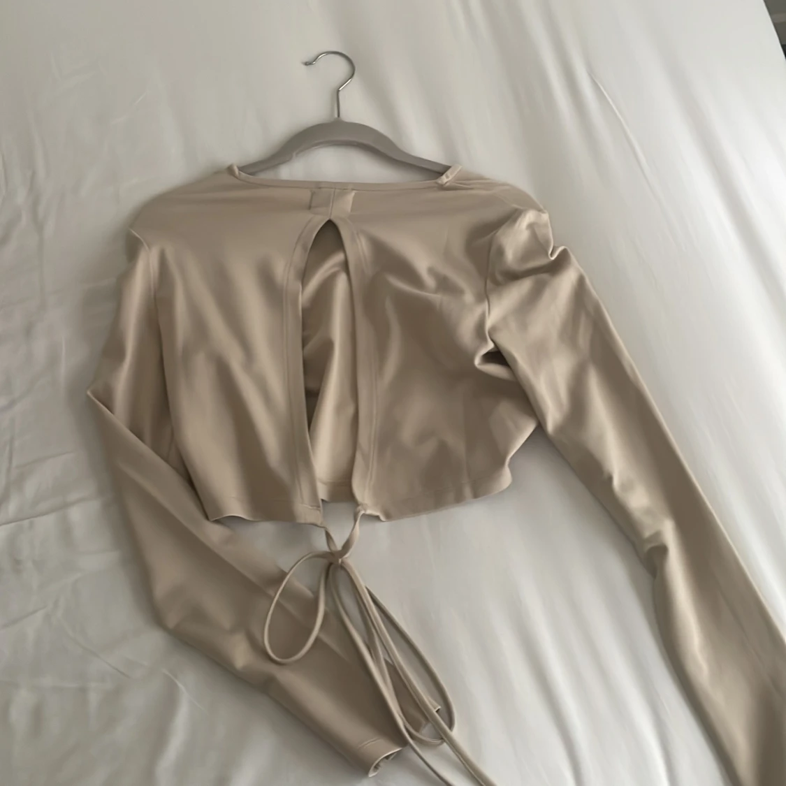 Tröja med öppen rygg - 90