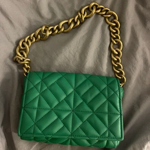 Väska Zara - Jätte fin väska från Zara i nyskick💚 