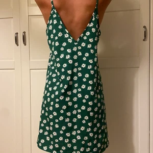 Söt strandklänning - Supersöt strandklänning. Aldrig använd och kommer tyvärr inte till användning.