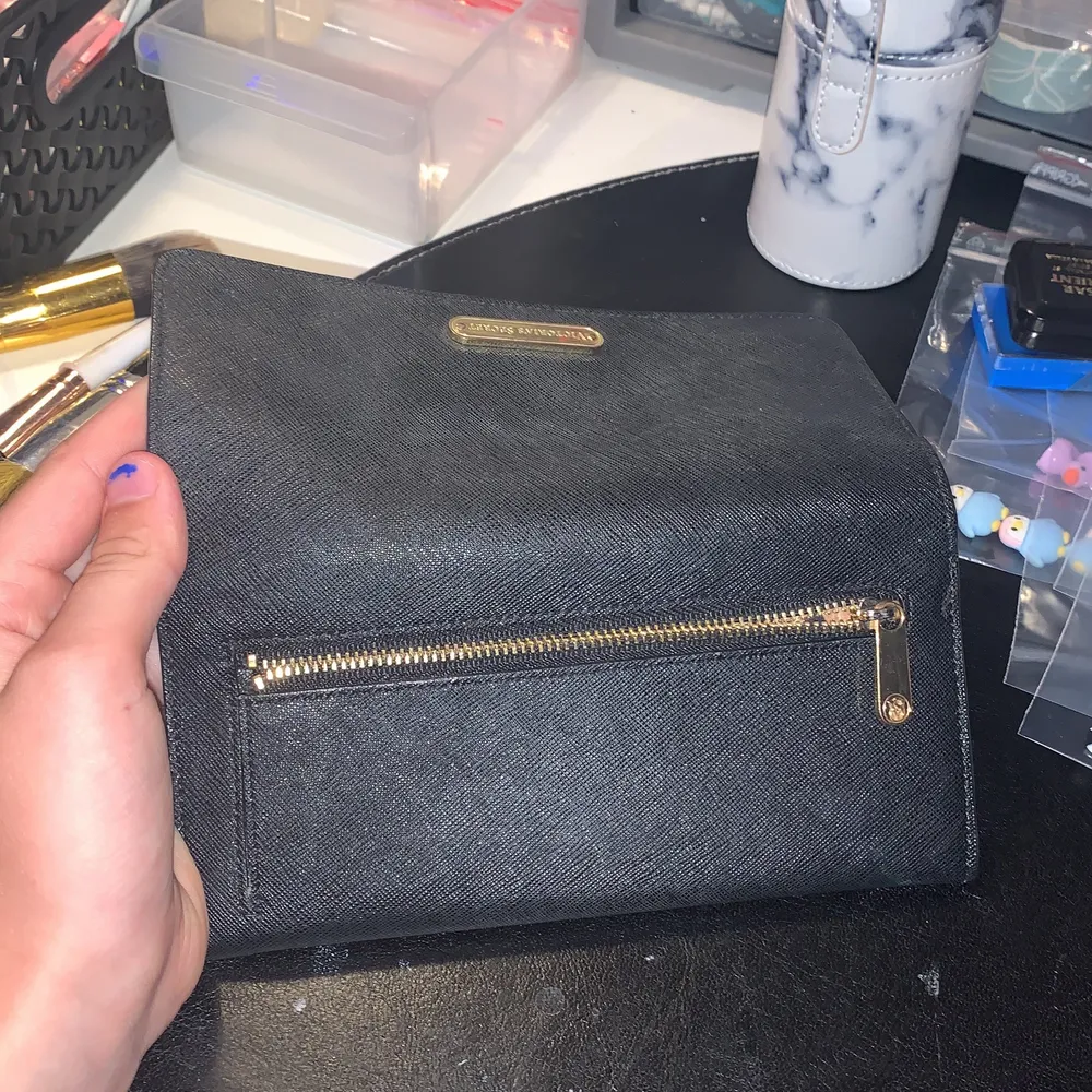 En jätte fin plånbok från Victoria secret med leopard mönster inuti!. Väskor.