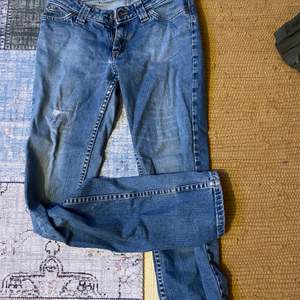 Lågmidjade jeans från Lee. Jättecoola men använder dem inte längre.