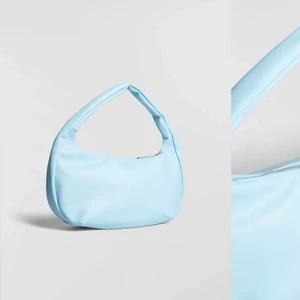 Axelväska - Köpt för bara en månad sedan och aldrig använd. 