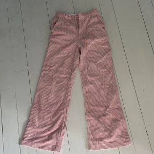 Manchesterbyxor - Rosa Manchesterbyxor perfekta nu till sommaren! Säljer pga för korta :(  hör av dig vid frågor!
