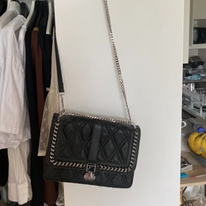 Svart väska  - Bra använt skick 