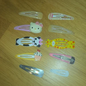 Hårspännen - Det är gratis frakt vet att det står att det inte är det där nere men det är det!