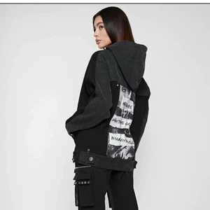 Maniere de voir  - Säljer denna hoodien från maniere de voir då den inte passade mig, den är bara testad Den är originellt köpt för 900 kr