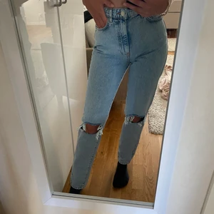 Ginatricot dagny jeans - Säljer dessa superfina jeans som tyvärr är lite för stora för mig!! Storlek 34! 