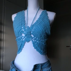 Virkad fjärilstopp  - Handgjord topp, one size - eftersom det finns snören till att ställa in passform efter preferens 