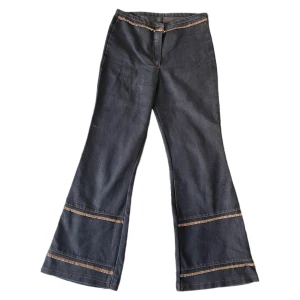 Jeans  - Jättefina helt oanvända vintage jeans. Säljer då dem tyvärr är för små för mig. 