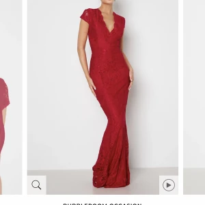 Balklänning - Hej💓 Kollar nu om det är någon som är intresserad av min balklänning då jag inte vill att den ska ligga och skräpa.. Klänningen är i storlek 34.(uppsydd till att passa mig som är 1,63 cm.) Klänningen är i hur fint skick som helst då den bara använts 1 gng