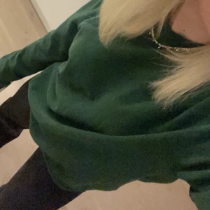 Sweatshirt  - Sweatshirt från hm! Från herravdelning så är overzized ! 