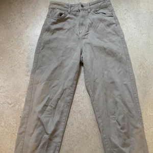 Jeans  - Använt jeans Max 3 gånger och blev för lite. Kontakta för lägre pris:)