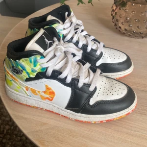 Nike air Jordan 1 mid - Bra skick använda en säsong
