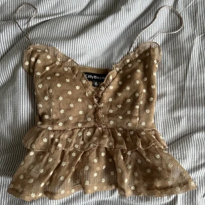 Blommig top - Jätte fin top, använd fåtal gånger!