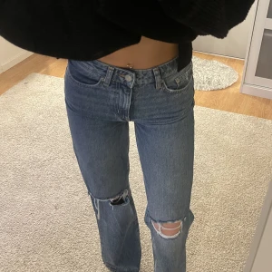 Håliga jeans - Säljer dessa som tyvärr är för korta för mig som är 173. Använda ca 2 gånger så typ nyskick. 