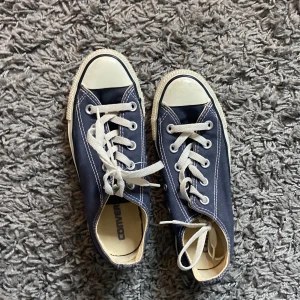 Converse  - Jättefina blåa Converse i bra skick ❤️
