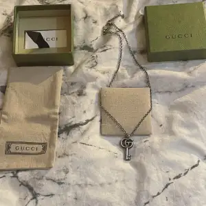 Gucci silver GG key halsband(50cm)(Silver) helt nytt-låda, eticketter osv medföljer  Nypris:3600kr