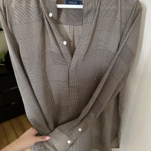 Skjorta Ralph Lauren - Tunn skjorta från Ralph Lauren i strl S. Använd ett få antal gånger. 