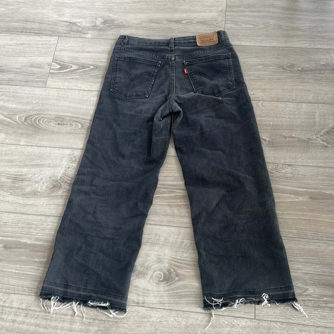 Svarta cropped wide leg jeans  - 91