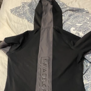 Md ridtröja - Säljer min maya delorez ridtröja i storlek S.Kan hämtas eller postas