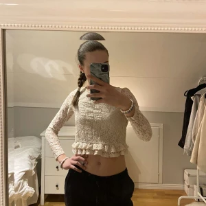 Blus från hm stl s - Spetsblus från hm. Naturvit🤍