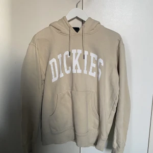 Dickies hoddie  - Bra skick 