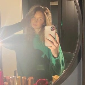 Tjocktröja  - Säljer denna gröna mjuka tjocktröjan!! Då den inte kommer till användning mer! 