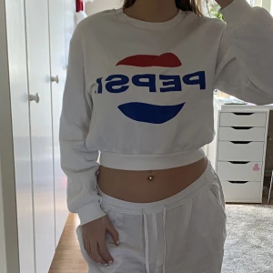 Croppad sweatshirt - Ursnygg tröja från H&M 🥰 Jättemjuk & skön!