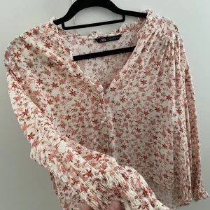 Blus zara - Super fin blus från zara i skönt material❤️