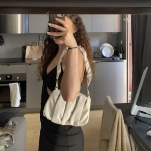 Beige väska  - Beige väska, nyskick🤍🤎