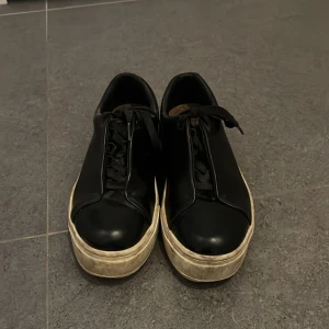 Eytys  - Svarta Eytys, använda men inte mycket. Passar de som har storlek 38/39. Nypris 2000kr.