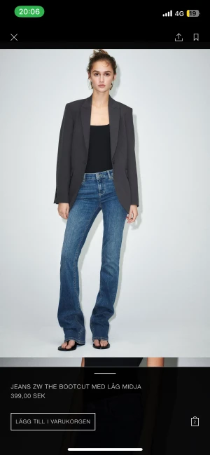 Boutcut jeans - Säljer helt oanvända zara jeans i storlek 32, dom var tyvär för små för mig så säljer dom💞💞