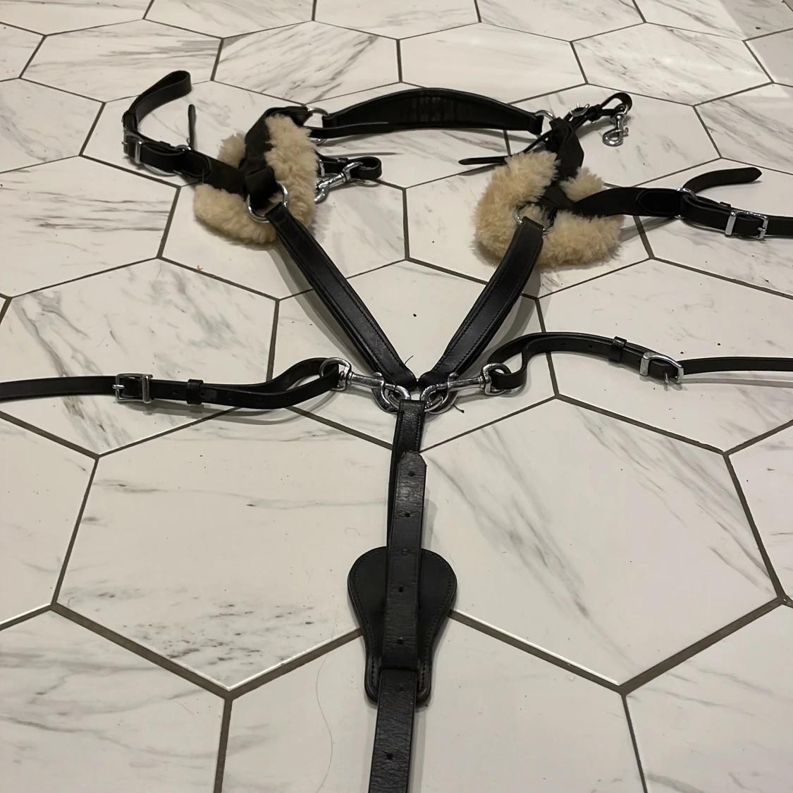 Brösta med martingals remmar - 90