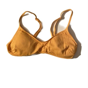Bikini topp - Gul bikini topp i storlek xs aldrig använd 