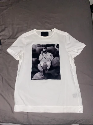 Limitato T-shirt - Snygg Limitato T-shirt, skick 10/10, för mer frågor kom DM