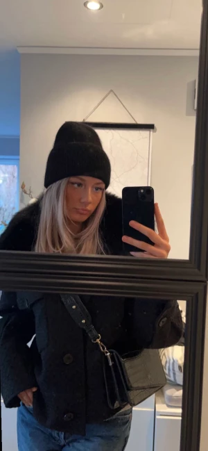 Meotine jacka  - Meotine jacka, ”Charlie”. Det är en jacka som inte finns inne längre utan det är slutsåld och vet inte om den kommer tillbaka. Säljer för 1900kr  och den köptes för 2800kr. köptes 2022!💕💕