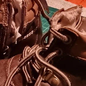 Barnskor  - Old style. Fodrade skor. Kedjan på sidan. Äkta skinn.