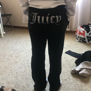 Juicy  - Säljer dom vill köpa juicy med fickor ❤️